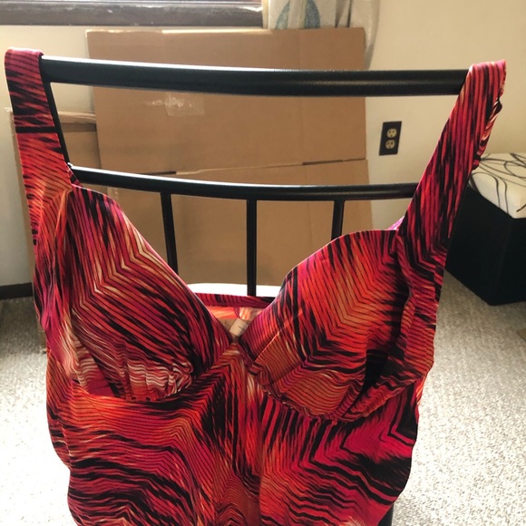 Plus size swimsuit top - Picture 3 of 4